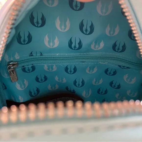 LOUNGEFLY X STAR WARS Glow In The Dark Yoda Force Ghost Mini Backpack NWT - Picture 11 of 16